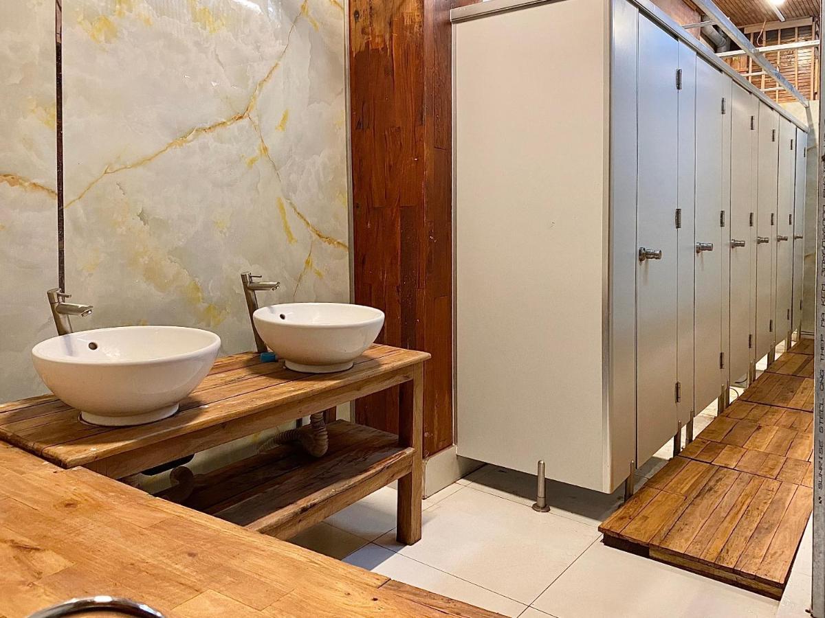 The Gk House Hostel, Ecolliving, Central City, Natural Wooden, Chill View Rooftop, Restaurant And Cocktail Bar ホーチミン市 エクステリア 写真
