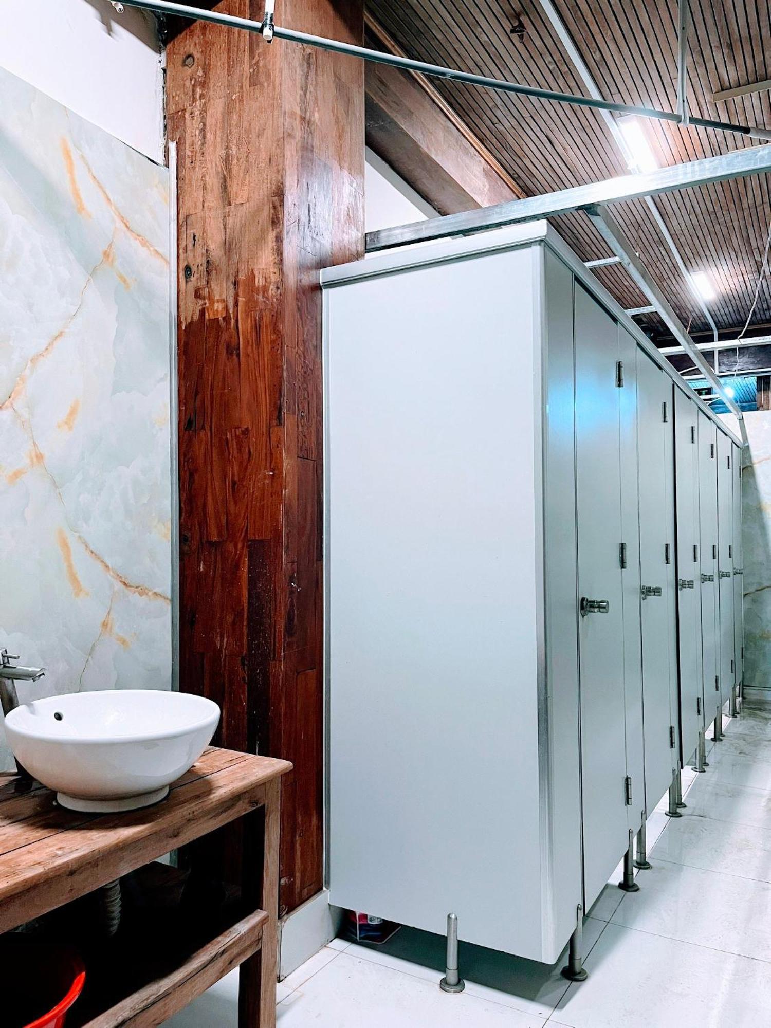 The Gk House Hostel, Ecolliving, Central City, Natural Wooden, Chill View Rooftop, Restaurant And Cocktail Bar ホーチミン市 エクステリア 写真