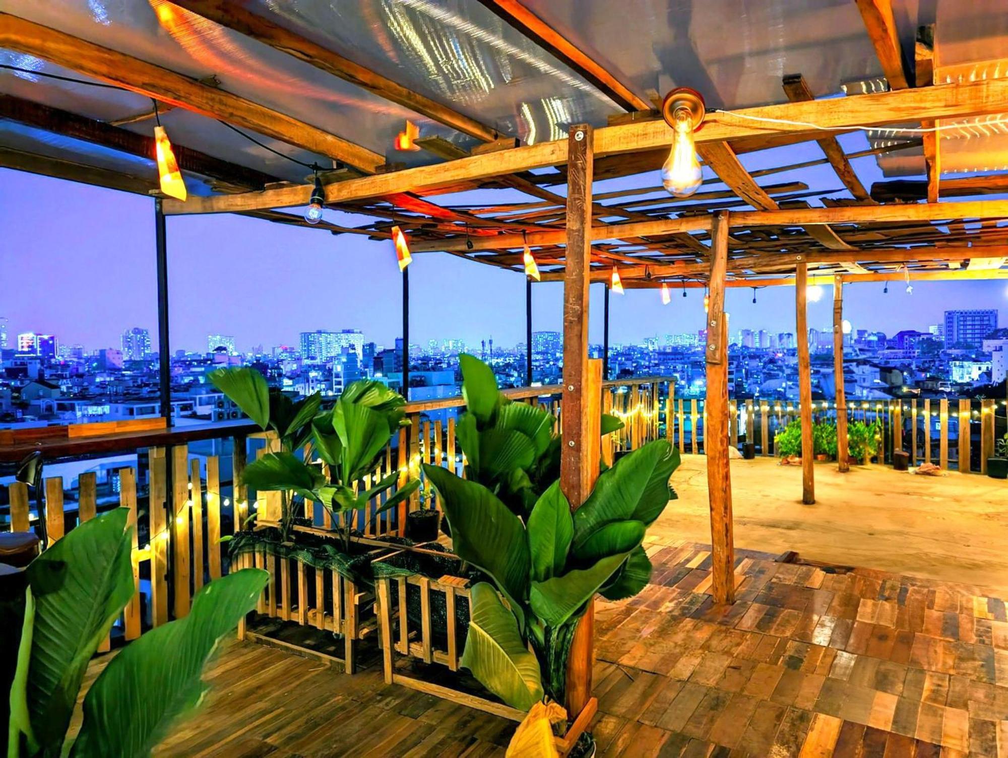 The Gk House Hostel, Ecolliving, Central City, Natural Wooden, Chill View Rooftop, Restaurant And Cocktail Bar ホーチミン市 エクステリア 写真